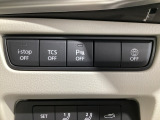 運転席脇のクラスタースイッチ部分にはパーキングセンサーOFF、その他走行系スイッチを集中配置しております。