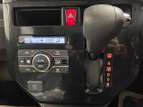 オートエアコン♪お好みの温度に設定するだけで車内を快適空間にしてくれますよ♪