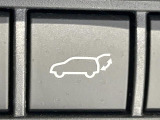 【パワーバックドア】スマートキーや運転席のボタンを押すだけでリアゲートが自動で開閉します!荷物を持っている時や、高い位置にあるバックドアを閉める際に便利な機能です♪