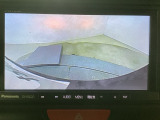 【バックカメラ】運転が苦手な方も車庫入れラクラクです!ギアをリバースに入れれば自動的に切り換わりますので、面倒な操作は不要です♪狭い駐車場もお車を傷つけず安心ですね!