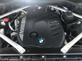 【BMWクリーンディーゼル】市場をリードするディーゼルエンジン。低回転ステージ専用ターボが走り出しから効果的に過給を行いスムーズな発進加速や低燃費を実現。ディーゼルの常識を超えたスポーティな走りを!