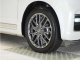 認定中古車では、厳しいHonda認定基準をクリアした厳選されたHonda認定中古車のみ、取り扱っております。「ご購入前の安心」「納車後の信頼」を車両と一緒に提供しております。