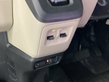 【窓操作部分】ワンタッチで、パワーウインドウの開閉操作が可能です。