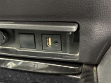 こちらのクルマはUSBとAUX接続コネクタも装備されています♪