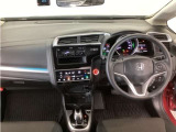 【前方視界】開放的な前方視界!運転がしやすく疲れにくいです♪窓が大きく、見通しがとっても良いおクルマですよ♪