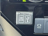 充電用USB端子付き。スマートフォンなどの充電に便利です。