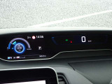 【メーターパネル】素早く車の情報が読み取れる、視認性に優れたシンプルなデザインのメーターパネルです。