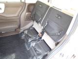◆チップアップ&ダイブダウン機構付【ULTR SEAT】は後席座面を左右分割で跳ね上げることができます。トランクで積載できない背の高い荷物をラクラク収納できます。ホンダ車ならではの人気装備です。