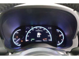 ■スピードメーター■ とっても見やすいメーターです。夜間時はラグジュアリーな気分にさせてくれる照明が魅力ですので、夜のドライブも楽しみになりますよ♪
