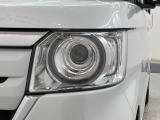 LEDヘッドライトは、点灯の瞬間から最大光量を発揮し、突然暗くなるトンネルなどでの安定感を高めます。