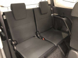 サードシートです。荷物が思ったより多くなった時や、大人数のドライブなど様々なシーンで対応が来ます。片方を畳んで荷物を載せたり、シートアレンジも自由自在。