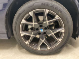 【BMWアロイホイル】軽量かつ強度に拘ったアロイホイル。走行性能ポテンシャルを引き出す設計。車の足元を引き締めてくれる大きなポイントはアロイホイルです。