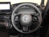 機能的にまとめられた運転席回り。運転しやすさにこだわりました。