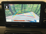 【バックカメラ】駐車時に後方がリアルタイム映像で確認できます。大型商業施設や立体駐車場での駐車時や、夜間のバック時に大活躍!運転スキルに関わらず、今や必須となった装備のひとつです!