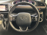【純正革巻きステアリング】上質な革を使用することで、手にしっかり馴染みとても運転しやすいハンドルです♪