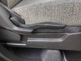運転席シートリフター!ご自分の好きなシートポジションが取れるので運転が楽しくなりますし疲れにくいです。
