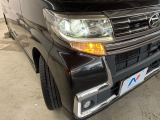 【LEDヘッドライト】悪天候や夜間走行時も良好な視界を確保し安心して運転できる高輝度LEDヘッドライトを装備!点灯速度が早く、消費電力も抑えられています。