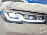 ●LEDヘッドライト:夜間走行時も良好な視界を確保し安心して運転できる高輝度LEDヘッドライトを装備!点灯速度が早く、消費電力も抑えられています。
