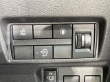 【パワースライドドア】スマートキーや運転席のスイッチでスライドドアの開閉が可能♪電動だから力を入れてドアを開ける必要が無く、小さいお子様でも、重い荷物を持っている時もラクに開け閉めできます♪