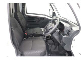 運転席に座った感覚は一番重要ですよね。シートの座り心地や前方の視界、車内空間&hellip;是非ご来店頂き実際に座って触って体感して下さい。
