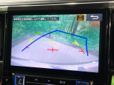 【バックカメラ】駐車時に後方がリアルタイム映像で確認できます。大型商業施設や立体駐車場での駐車時や、夜間のバック時に大活躍!運転スキルに関わらず、今や必須となった装備のひとつです!