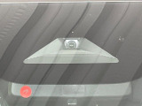 【ホンダセンシング】走行中に前方の車両等を認識し、衝突しそうな時は警報とブレーキで衝突回避と被害軽減をアシスト。より安全にドライブをお楽しみいただけます。