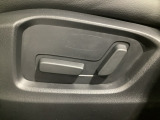 こちらのグレードには助手席にも運転席同様にパワーシートを装備しております!座面位置を上げれば視界も広がり開放感アップ!