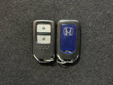 【スマートキー】持っているだけでエンジン始動や、ドアロックの開閉まで可能な便利なスマートキーを装備しています。イモビライザーでセキュリティー対策もOKです!
