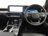 ぜひ展示車の運転席に座ってみてください。