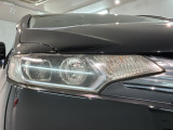 LEDヘッドライトは、点灯の瞬間から最大光量を発揮し、突然暗くなるトンネルなどでの安定感を高めます。