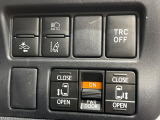 【両側パワースライドドア】スマートキーや運転席のスイッチで後席両側スライドドアの開閉が可能♪電動だから力を入れてドアを開ける必要がありません。