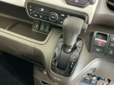 発進時から滑らかに加速する無段階変速のCVTはストップ&ゴーの多い街の中も快適です