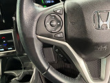 ステアリングにオーディオ操作スイッチが付いています。オーディオ画面に直接タッチしなくても操作が出来ますので、運転に集中できます。