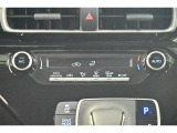 【オートエアコン】一度お好みの温度に設定すれば、車内の温度を検知し風量や温度を自動で調整。快適な車内空間には必須の機能です。