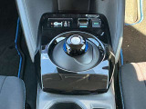 【電制シフト】手首を軽く動かすだけでシフトチェンジできます。
