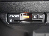 ◆ETC2.0装着◆進化したドライブ体験。料金収受システムだけだったETCが生まれ変わって、高速道路を賢く使うETC2.0に進化しました。多彩な情報サービスが便利で快適なドライブ体験を提供します。