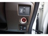 片側電動スライドドア付。通常のドアに比べて、車のボディーに対し平行に開閉し、開けてもスペースを取りません。出入り口が大きいドアはお子様のいるご家庭はもちろん、混んだ駐車場でも大活躍です!