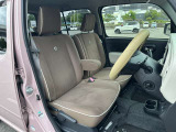 運転席も広く女性はもちろん背の高い男性でも窮屈ではないと思います☆