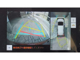 車を上から見下ろした視点で駐車をサポートするパノラマビューを搭載。運転席から確認しにくい車両周囲の状況を確認できます。