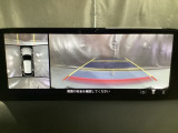 狭い場所での駐車やすれ違いなどでより的確な運転操作に役立つ360&deg;ビューモニターが装備されています。