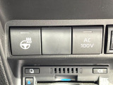 【ステアリングヒーター】冬場に冷たくなりやすい革巻きステアリングを、スイッチ一つで素早く適温に!エアコンよりも早く温まってくれるので、寒い日の運転も快適になりますね♪