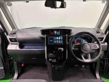 見易い計器類と運転し易いドライビングポジションは、視角も少なく前方&左右の見切りが良く運転し易いクルマです。ブラック基調のインテリアが洗練された空間を演出してくれます。