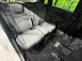コンパクトカーですが、セカンドシートは十分な広さがあり快適にお乗りいただけます♪シートを倒して大きな荷物を積んだりと、用途の幅が広い1台です。