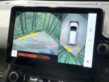 【パノラミックビューモニター】専用のカメラにより、上から見下ろしたような視点で360度クルマの周囲を確認することができます☆死角部分も確認しやすく、狭い場所での切り返しや駐車もスムーズに行えます。