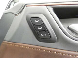 運転席のシートポジションを記憶・再現できるメモリー機能を搭載しています。