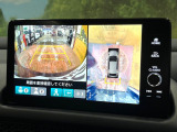 【マルチビューカメラシステム】専用のカメラにより、上から見下ろしたような視点で360度クルマの周囲を確認することができます☆死角部分も確認しやすく、狭い場所での切り返しや駐車もスムーズに行えます。