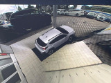 【マルチテレインモニター】車のフロントやサイドのカメラ画像を同時にモニター表示することで、悪路や狭い道を走行時でも周囲の状況確認ができ安心!本格SUVにうれしい装備です♪