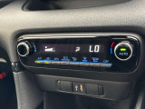 オートエアコンは温度を設定するだけで、自動で風量などを設定してくれます。運転しながら操作も必要ないので、安全性も向上します。