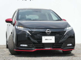 アダプティブLEDヘッドライト。フロントカメラで前方の状況を検知し対向車や先行車に眩しい思いをさせることなく必要なところだけを遠くまで照射します。