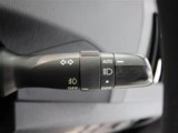 周囲が暗くなると自動でヘッドライトを点灯するオートライト機能付き。周囲が明るくなると自動で消灯します。